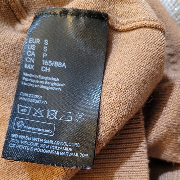 3/$25 Camel H&M Turtleneck - Picture 8 of 8